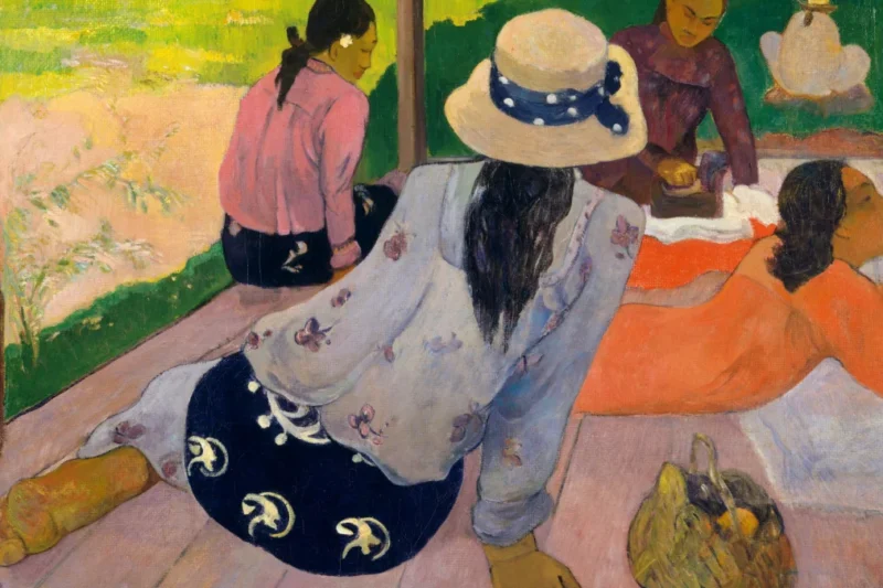 Tranh “Giấc ngủ trưa” (Paul Gauguin, khoảng 1892–94), những người phụ nữ ngồi nghỉ dưới mái hiên, minh họa bài về kiệt sức ở phụ nữ đi làm