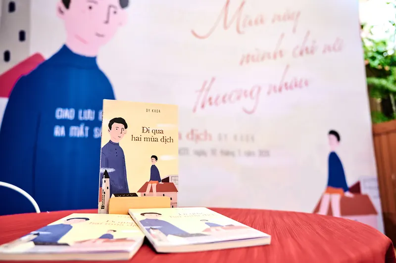 Sách trên bàn giao lưu, TP.HCM